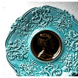 Villeroy & Boch Victorian Majolica Medallion Plate in Turquoise Olive